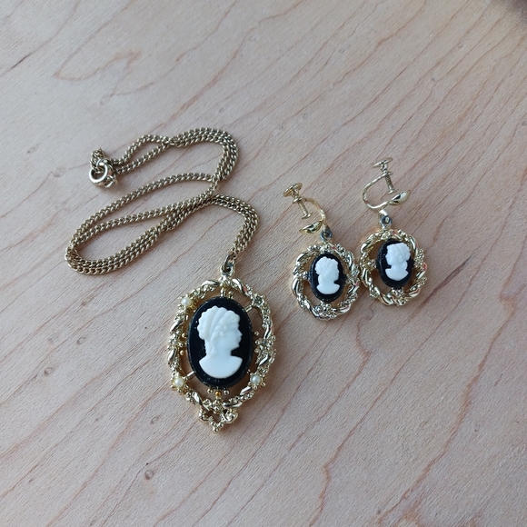 Jewelry - Vintage Gold Tone Faux Cameo Necklace And Screw Back Earring Set Costume Jewelry